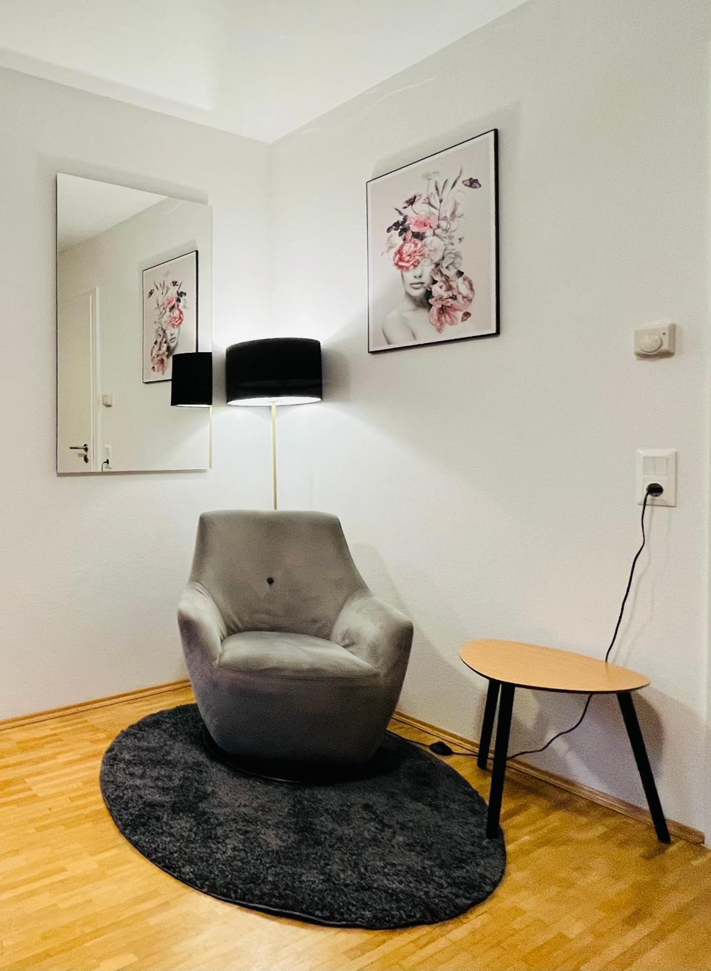 Stylish Apartment Naehe Hbf-Tiefgarage-Lift Hannover Buitenkant foto