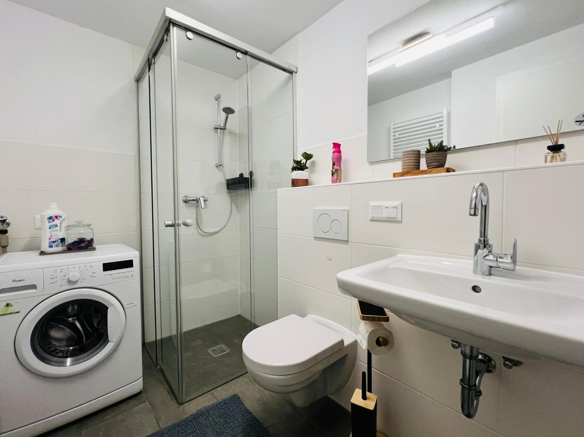 Stylish Apartment Naehe Hbf-Tiefgarage-Lift Hannover Buitenkant foto